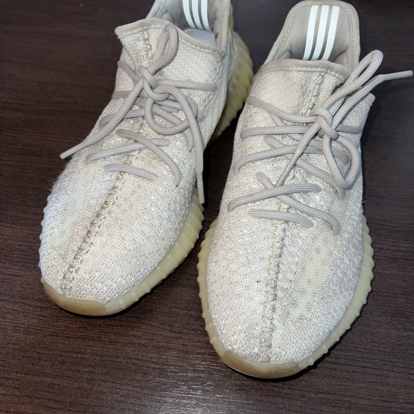 Yeezy Boost - Picture 3 of 5